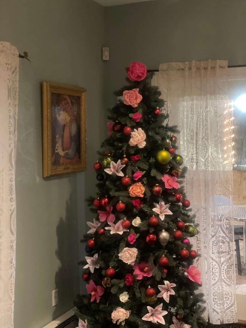 Floral Festivity Christmas Tree - Image 2